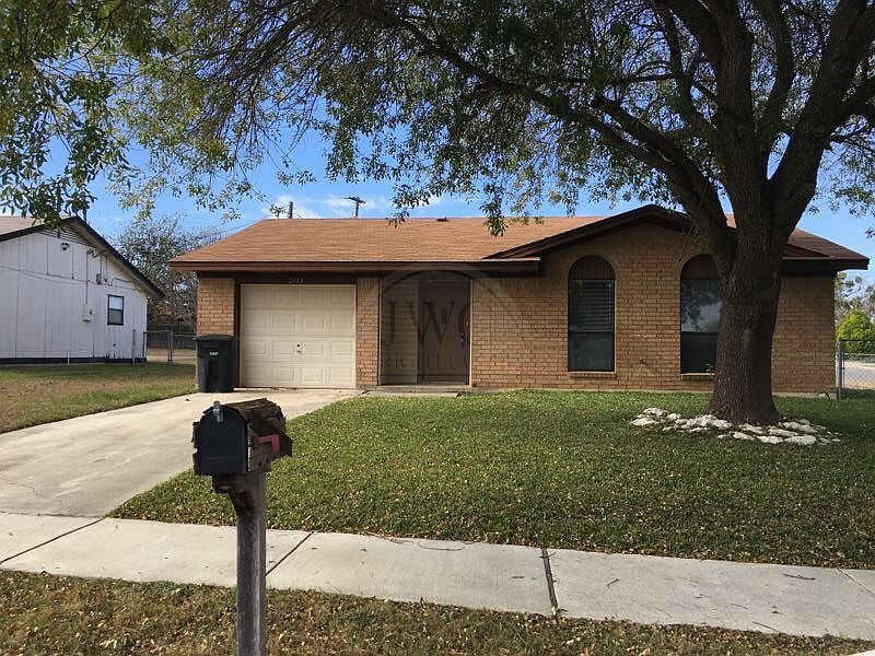1st image of 2613 Chestnut Dr