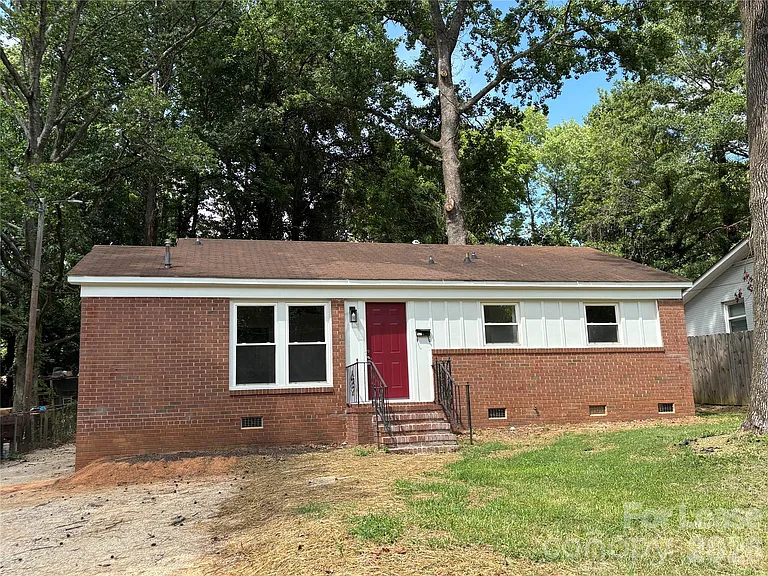 2627 Dora Dr — Photo 3