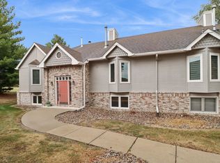 8106 Dellwood Dr, Urbandale, IA 50322