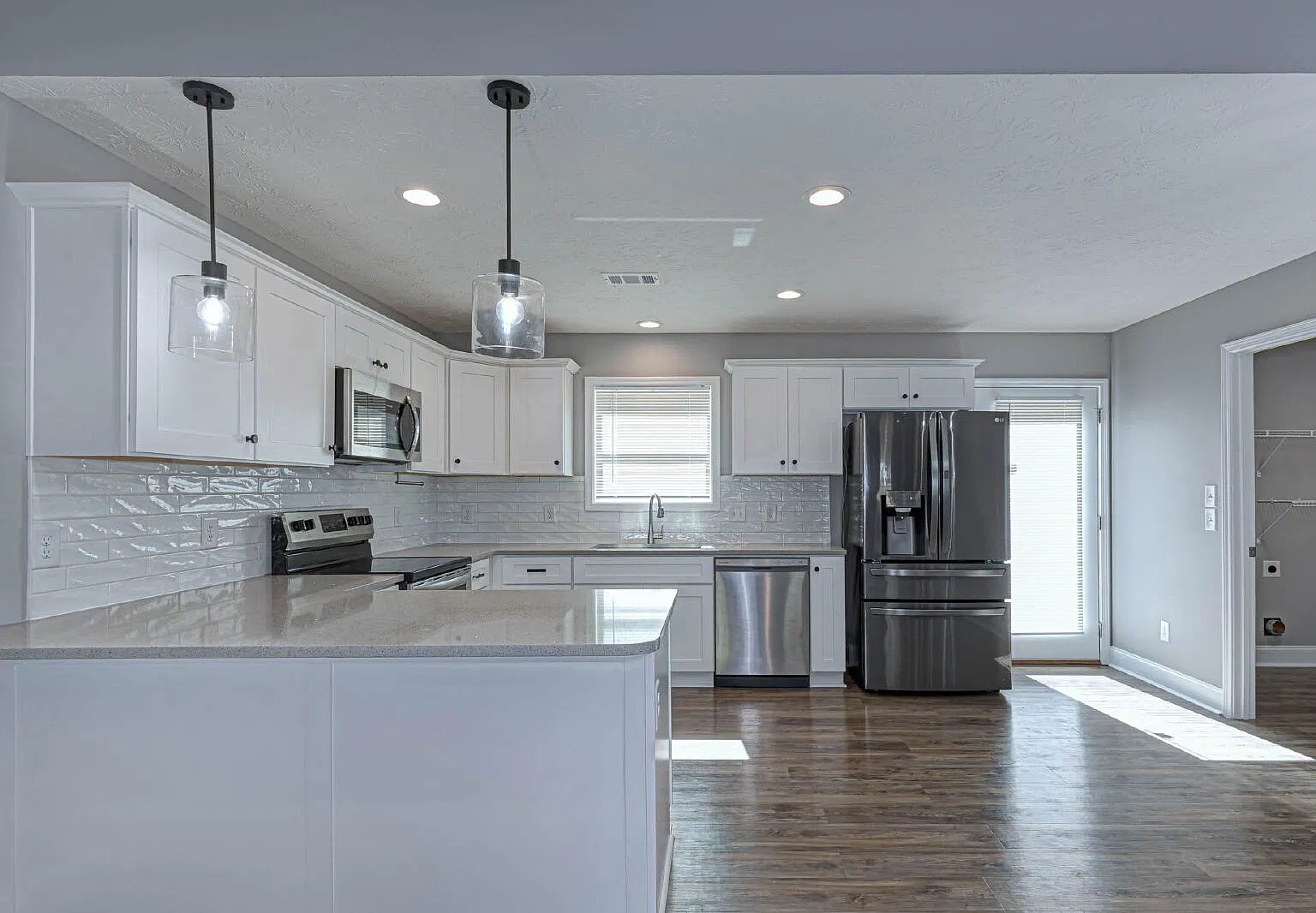 3 bed, 2.0 bath, $1,800 — Photo 4
