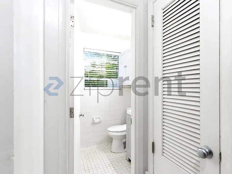 918 E Montclair Rd — Photo 16