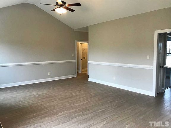 5th image of 102 Northfield Pl