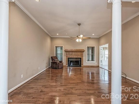 4th image of 5011 Samuel Pinckney Dr #2