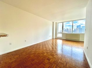 350 W 43rd St APT 16F, New York, NY 10036
