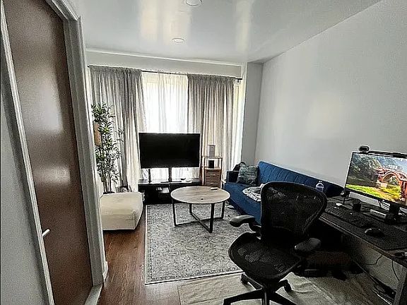 2nd image of 897 Broadway #4R