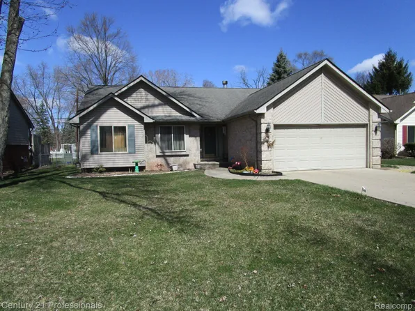 29100 Sunnydale St, Livonia, MI 48154