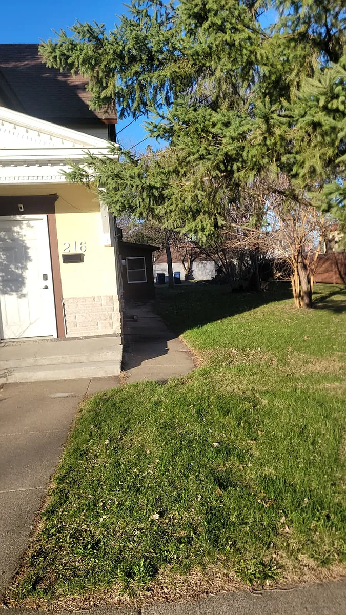 Building Photo - 216 13th Ave N