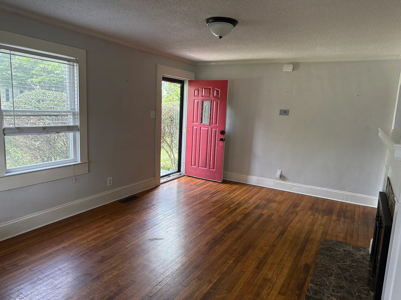 3 bed, 1600 sqft, $1,800 — Photo 3