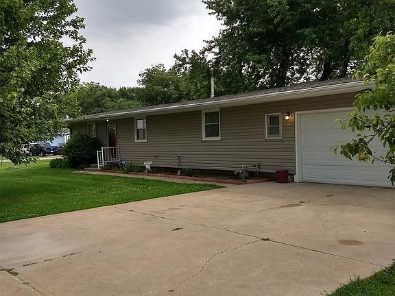 2nd image of 941 Cedar St