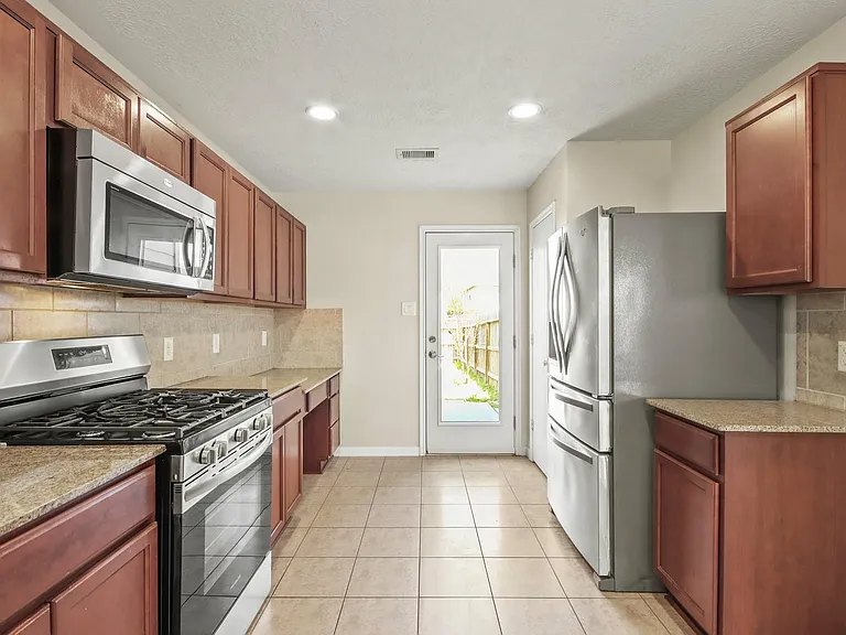 1223 Grassy View Dr — Photo 8