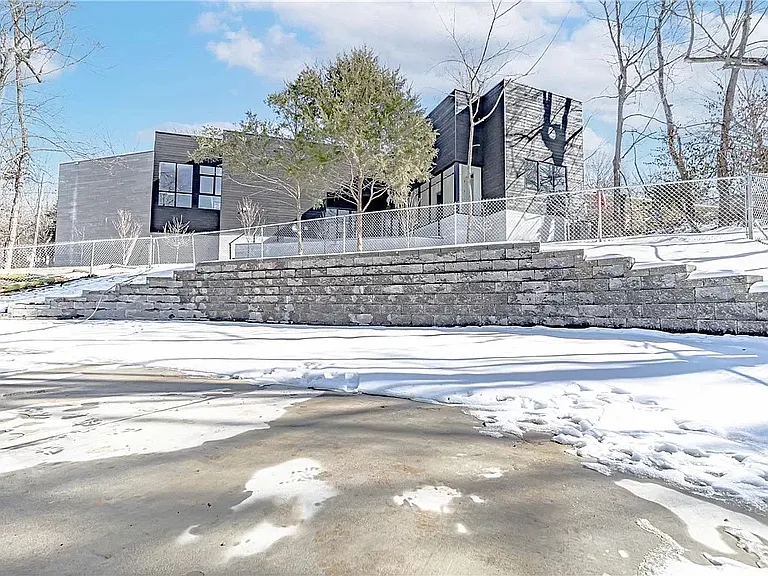 560 N Fallin Ave — Photo 9