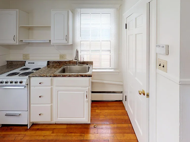 3 Campbell St #6 — Photo 2