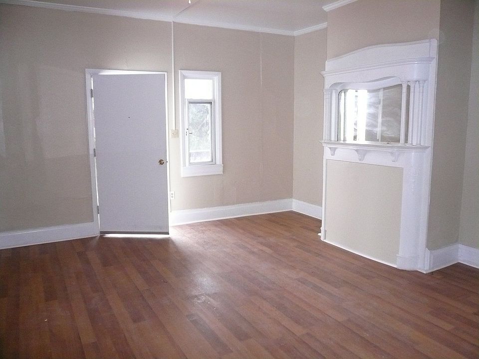 2nd image of 2804 Versailles Ave