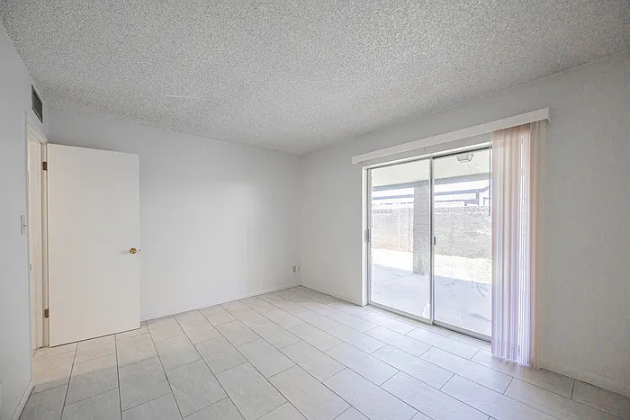 2219 W Morten Ave #3 — Photo 12