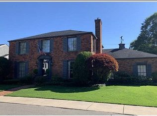 491 Colonial Rd, Grosse Pointe Woods, MI 48236