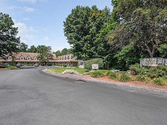 3rd image of 11 Kennedy Dr Unit 11