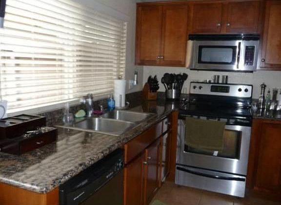 3rd image of 1401 N Broadway N #C