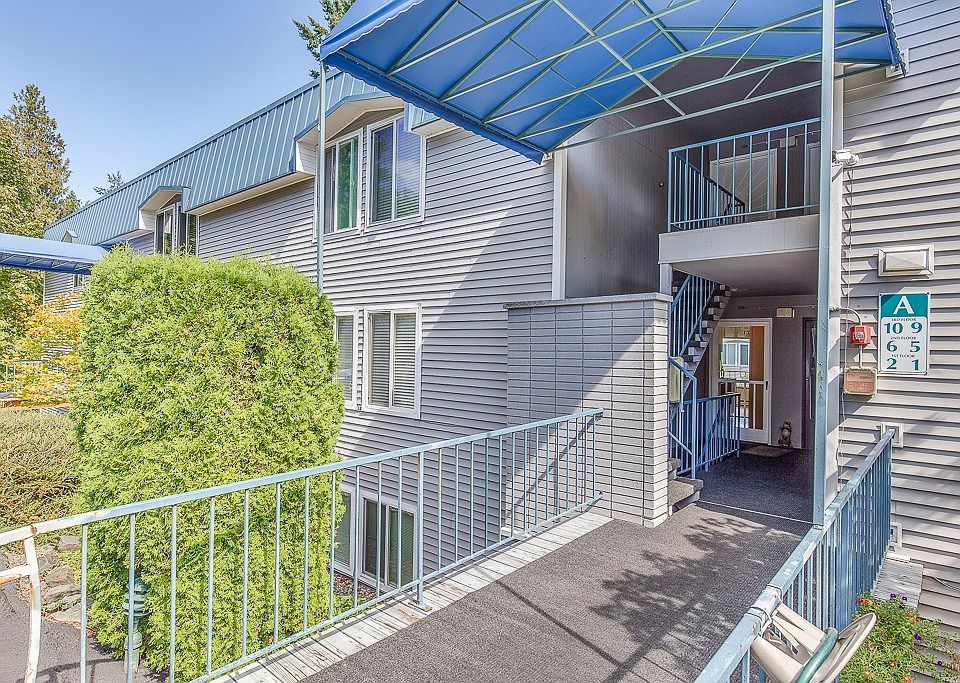 1st image of 924 Shorewood Dr APT 6