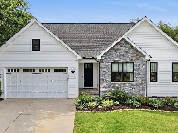 103 Nakkol Dr, Simpsonville, SC 29680