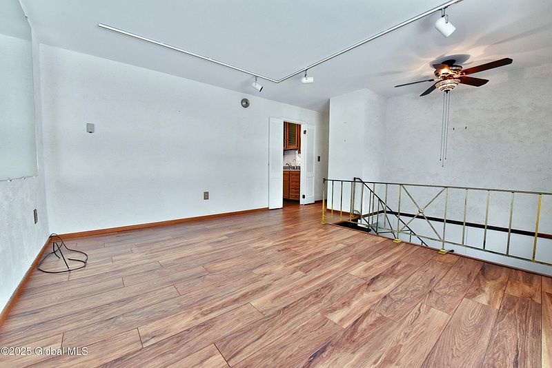 5th image of 4 W Circular Court