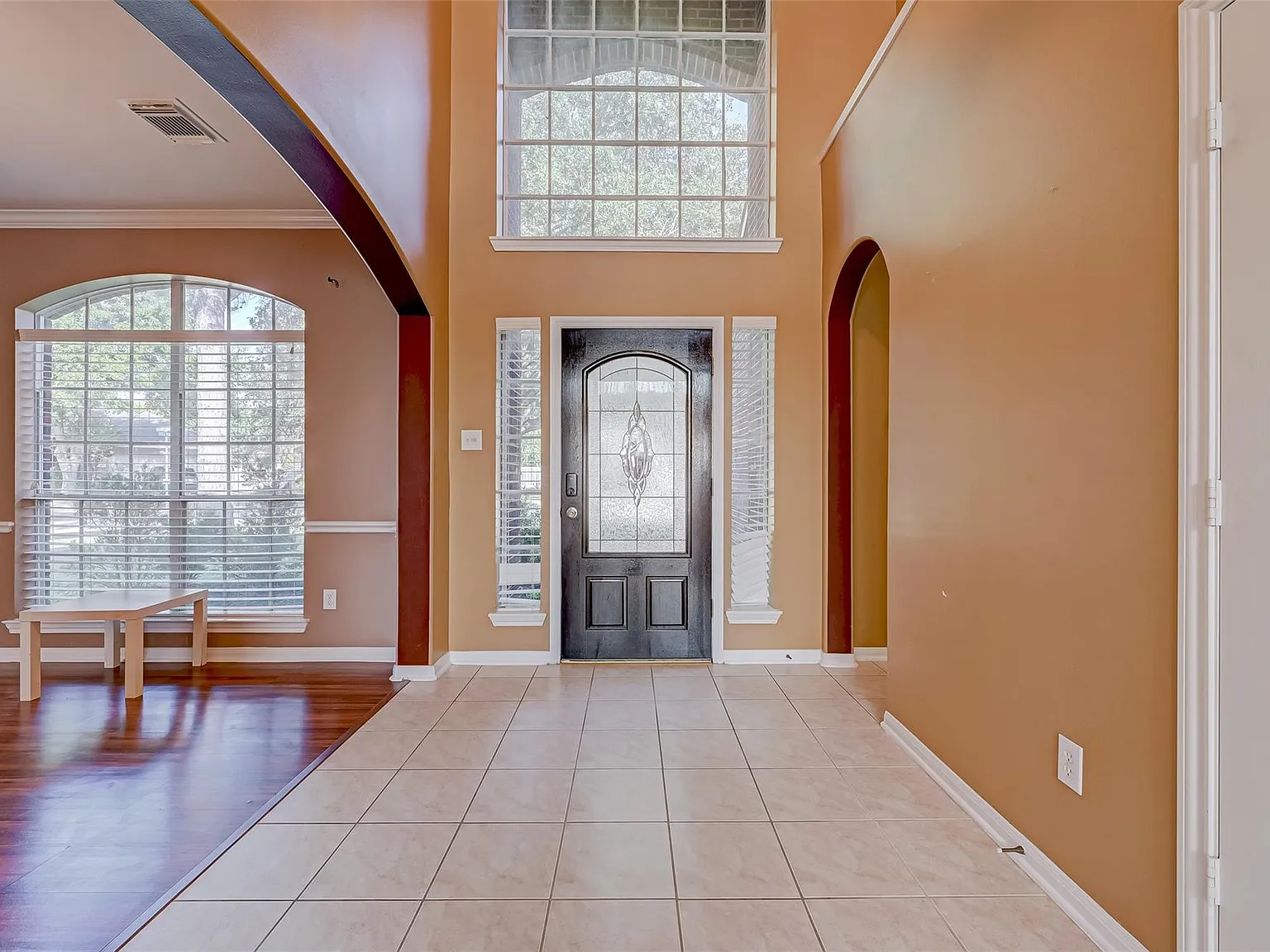 4 bed, 3.5 bath, 2705 sqft, $2,795 — Photo 4
