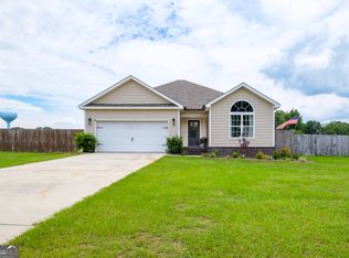177 Sandalwood Cir, Statesboro, GA 30458