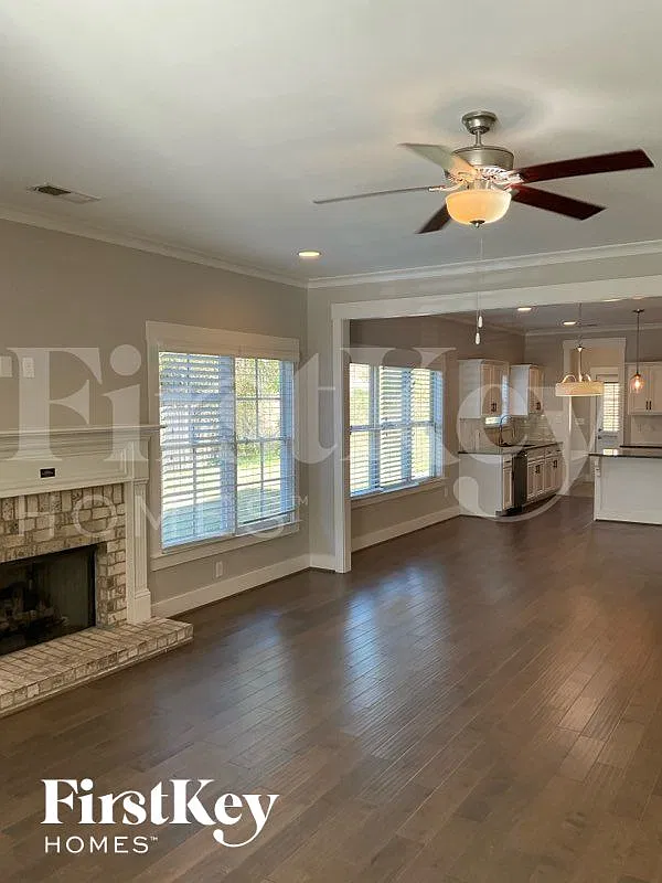 4 bed, 3.0 bath, 2847 sqft, $2,710 — Photo 2