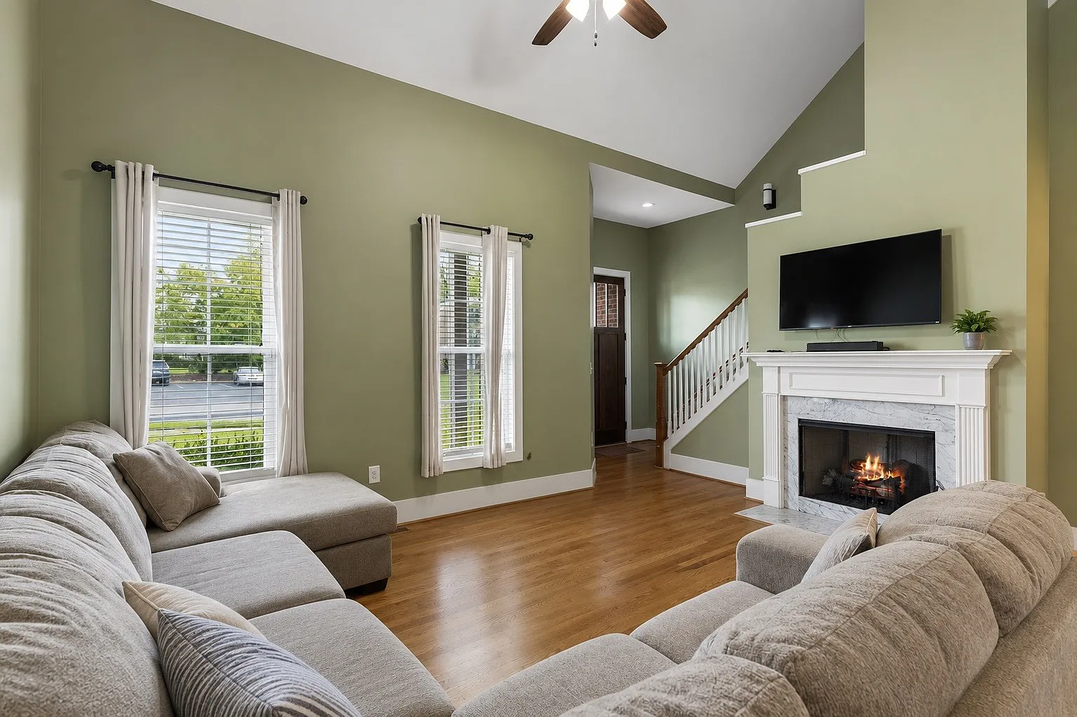 4 bed, 2.5 bath, 1936 sqft, $2,400 — Photo 4