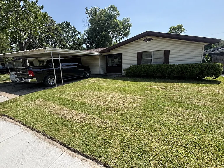 206 Maxie St — Photo 1