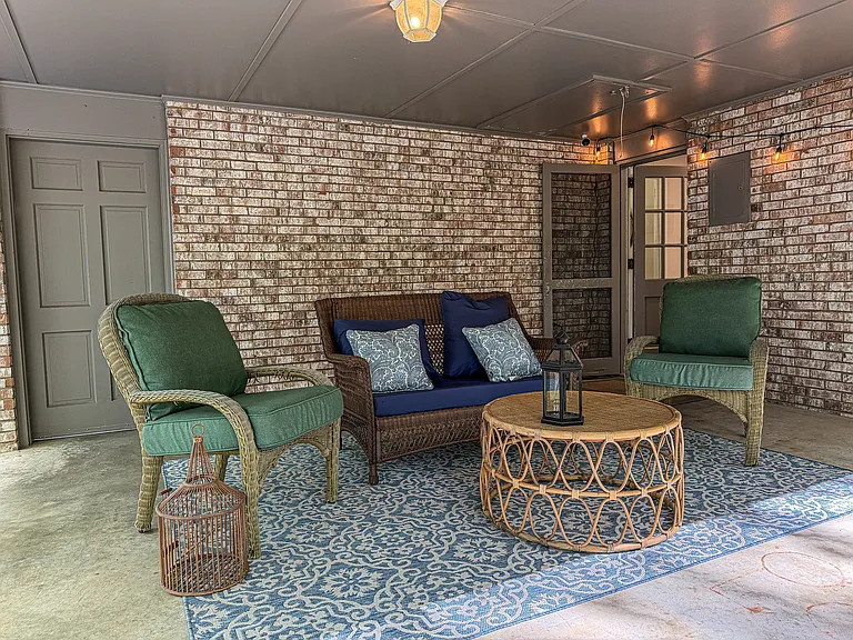 Rosemary Dr — Photo 32