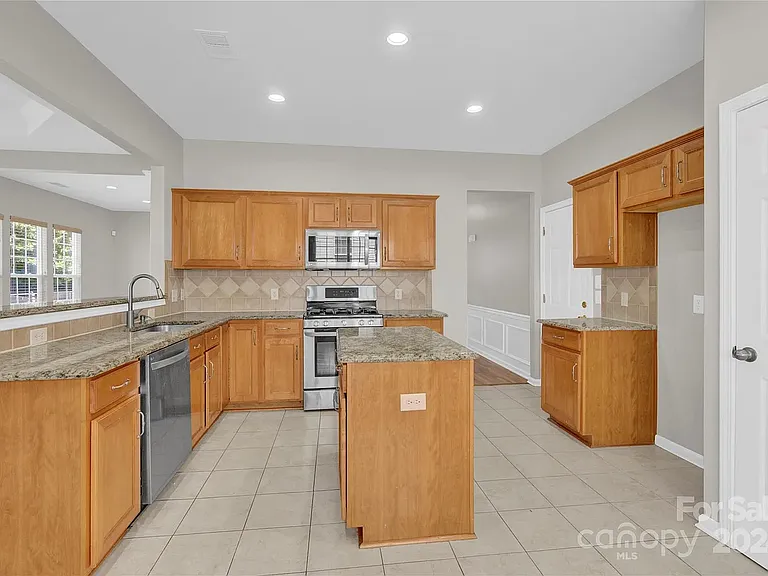 11239 Cypress View Dr — Photo 20