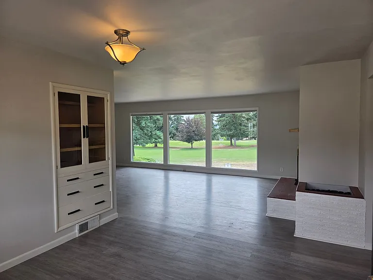 1530 Eastmont Ave — Photo 6