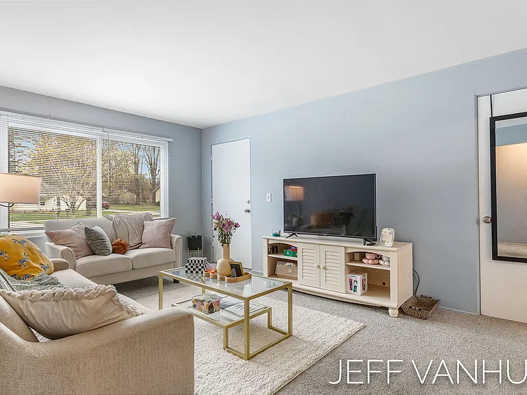 47 W 32nd St #47 — Photo 11