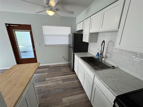 4th image of 215 Park Blvd S #B