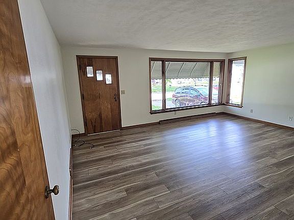 5th image of 247 E Main St
