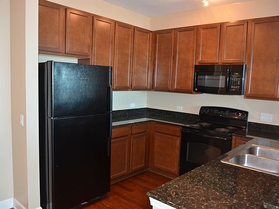 2nd image of 1629 S Prairie Ave Unit 2804
