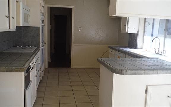 5th image of 2 Yale Cir