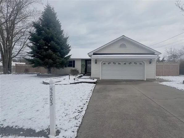 5203 Ridgeland St, Lorain, OH 44055