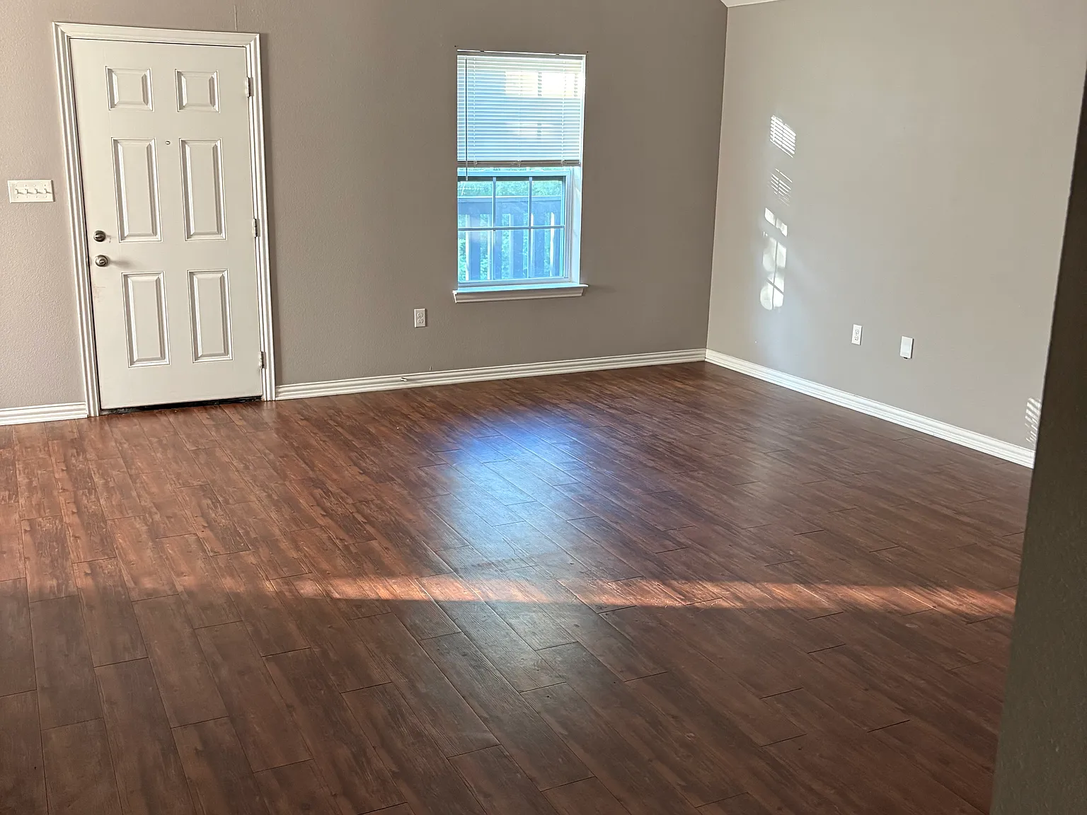 2 bed, 1000 sqft, $1,095 — Photo 3