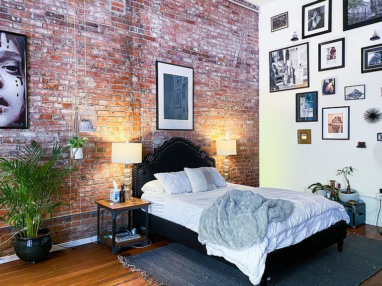 211 1st Ave S Apartments is located in the heart of Pioneer Square — Photo 30