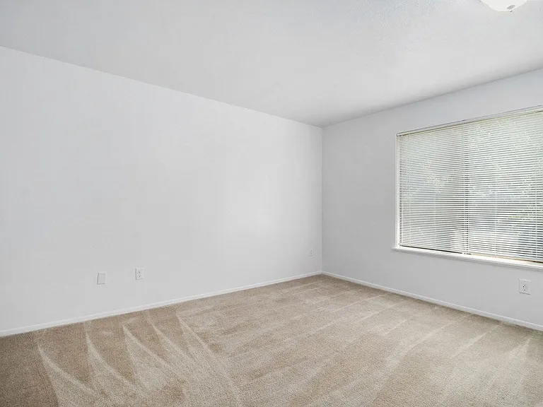 Hurwich Farms Apartments — Photo 24