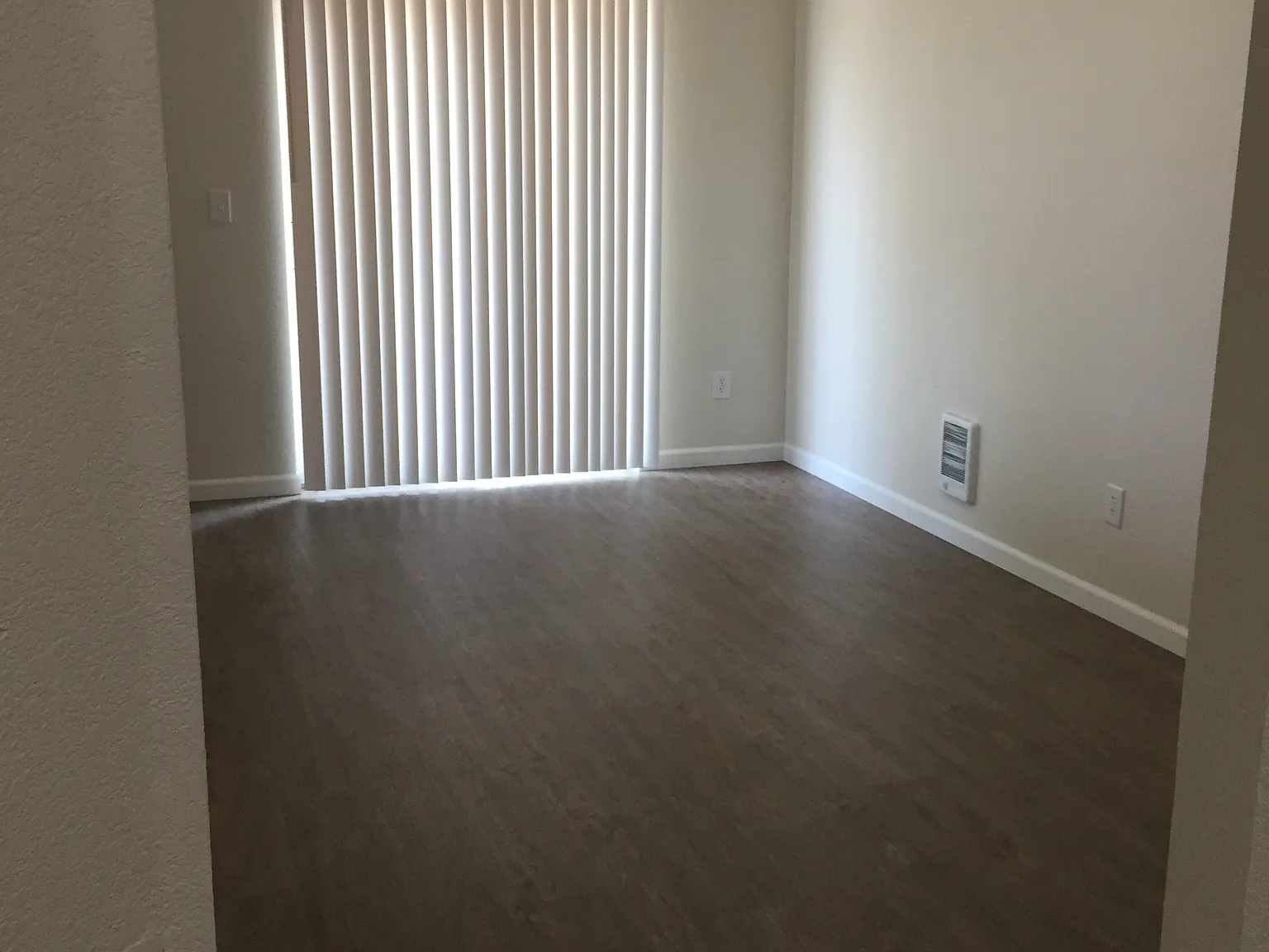 2 bed, 1.5 bath, 1050 sqft, $2,100 — Photo 4