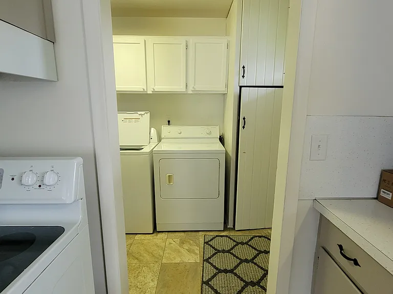 1309 Superior St — Photo 3