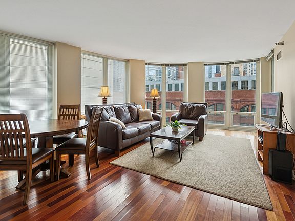 4th image of 345 N La Salle Dr APT 1006