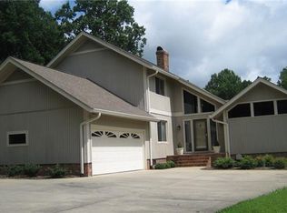 407 Smith Rd, Mount Holly, NC 28120