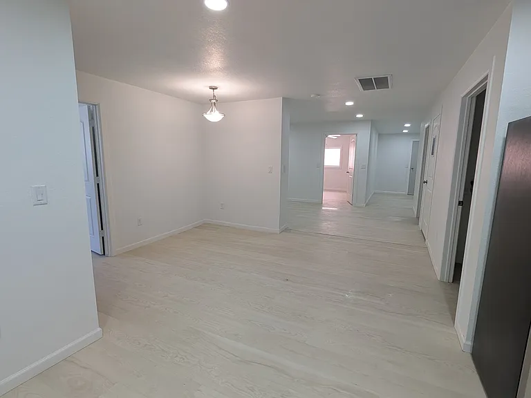 404 State St #D — Photo 13