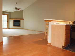 18600 Brookfield Lake Dr, Brookfield, WI 53005