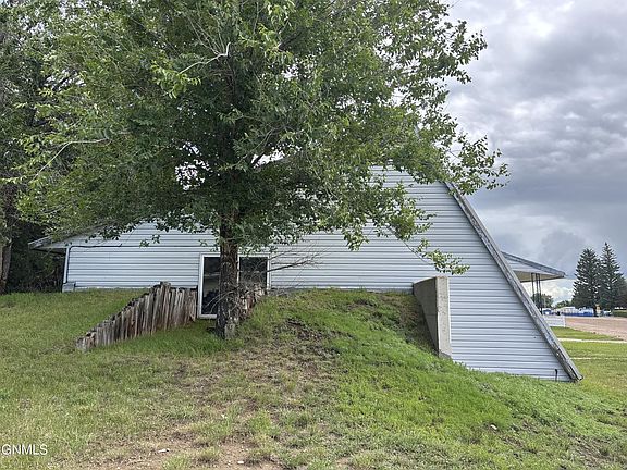 4th image of 165 Country Club Ave