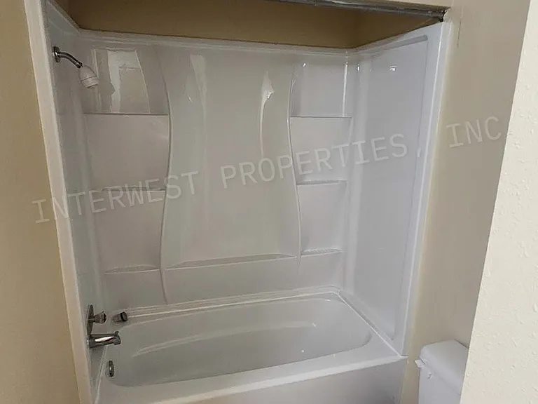 265 SW Salix Ter — Photo 7