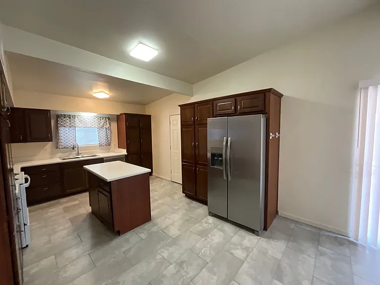 1808 N Aster St — Photo 4